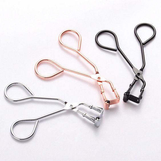 Enhance Your Look with Eyelash Curlers: A Comprehensive Guide