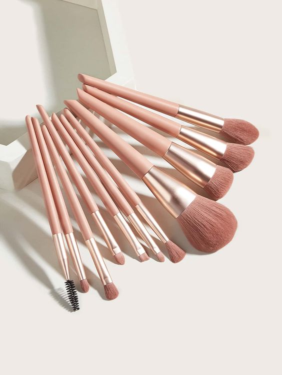 Mastering Makeup Application: The Ultimate Guide to Makeup Brushes